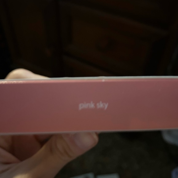 Makeup - Picture 2 of 11